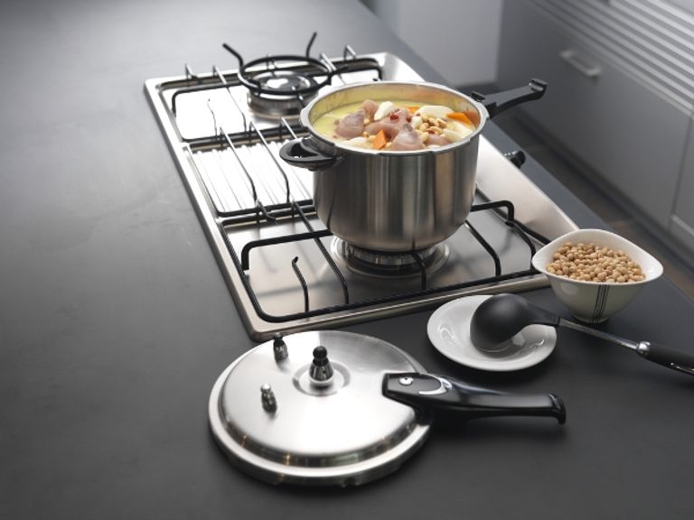 الطهي والتنظيف يزيدان من التلوث الداخلي