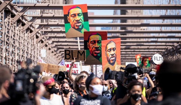 المظاهرات ضد العنصرية في الولايات المتحدة عقب مقتل فلويد ترامب أم بايدن من سيفوز في انتخابات 2020؟