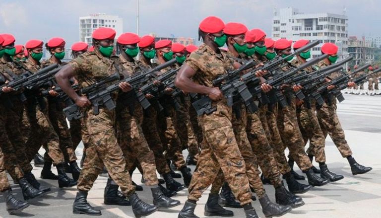 آبي أحمد خلال استعراض قوات من الحرس الجمهوري الإثيوبي