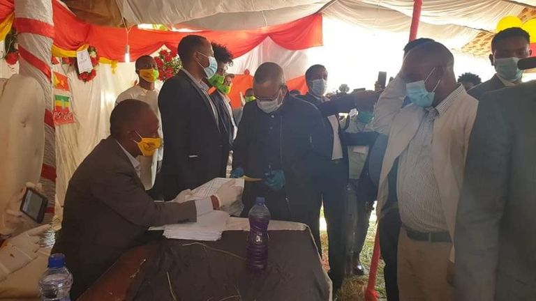 آبي أحمد خلال استعراض قوات من الحرس الجمهوري الإثيوبي