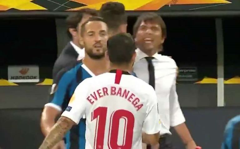 إيفر بانيجا لاعب الشباب السعودي الجديد وأنطونيو كونتي مدرب إنتر ميلان