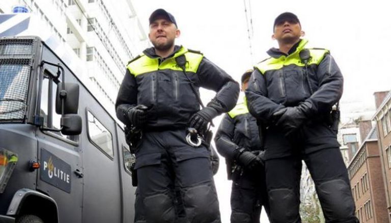 عناصر من الشرطة الهولندية