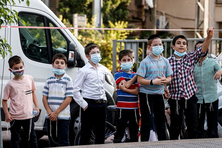 إسرائيل فرضت إغلاقا ليليا على تجمعات غالبيتها العظمى يقيم فيها يهود متشددون