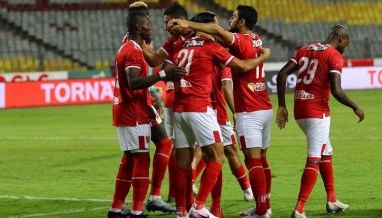 الأهلي يحتفل بالفوز على الإسماعيلي