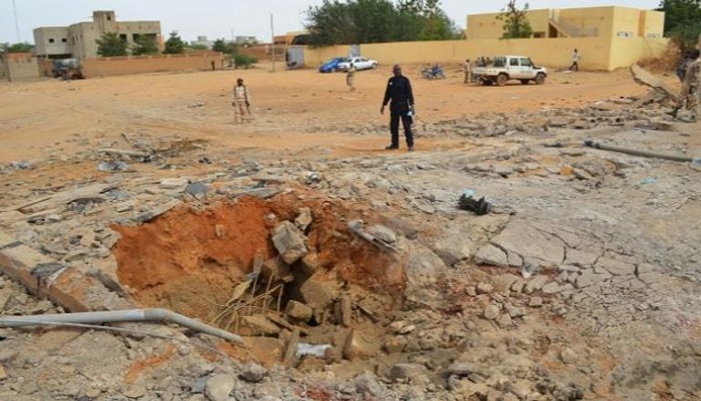 آثار تفجير سابق في مالي - الفرنسية