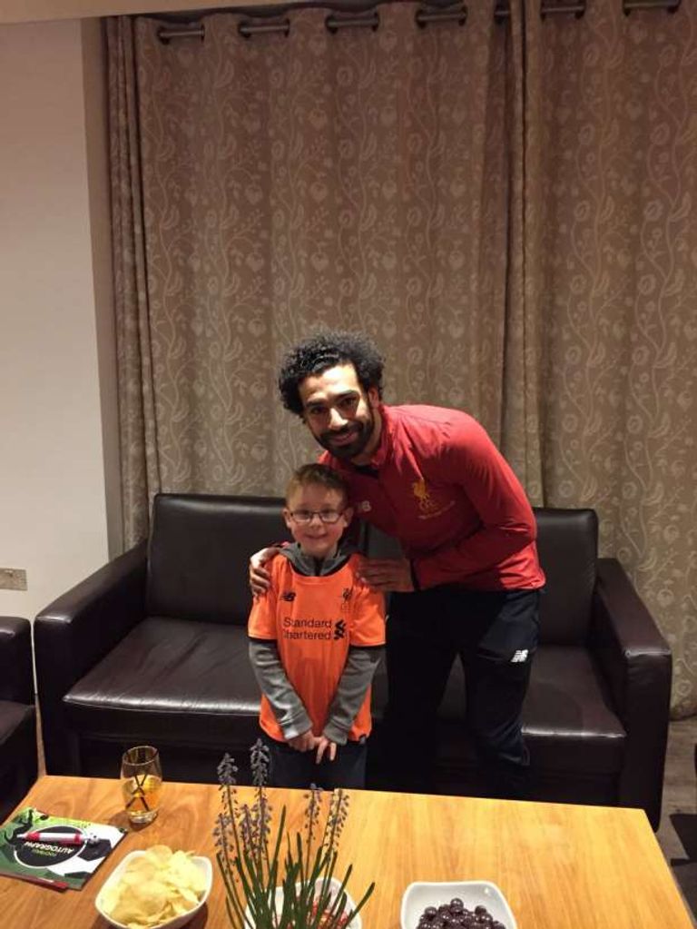 محمد صلاح مع الطفل أوسكار