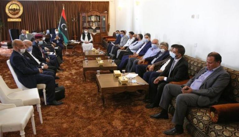 جانب من اجتماع رئيس البرلمان الليبي وأعضاء الحكومة