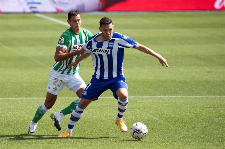 من مواجهة ريال بيتيس وألافيس في الدوري الإسباني فالنسيا تصدر الدوري الإسباني مبكرا