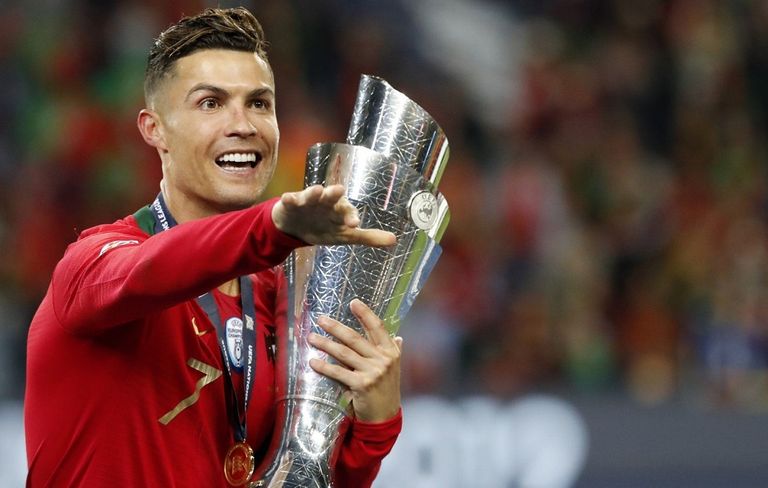 كريستيانو رونالدو توج بدوري الأمم الأوروبية 2019 مع البرتغال كريستيانو رونالدو وليونيل ميسي
