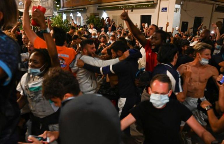 جماهير مارسيليا تحتفي بإسقاط باريس سان جيرمان جماهير مارسيليا - صورة أرشيفية