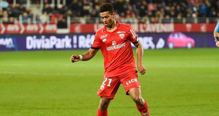 منير شعير جناح فريق ديجون ذو الأصول المغربية سعيد بن رحمة لاعب برينتفورد الإنجليزي