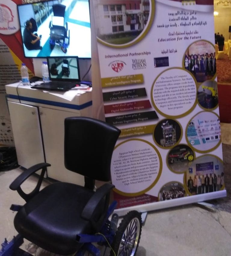 خلال مشاركة الطلاب بالكرسي المتحرك في المؤتمر المصري الأول للذكاء الاصطناعي