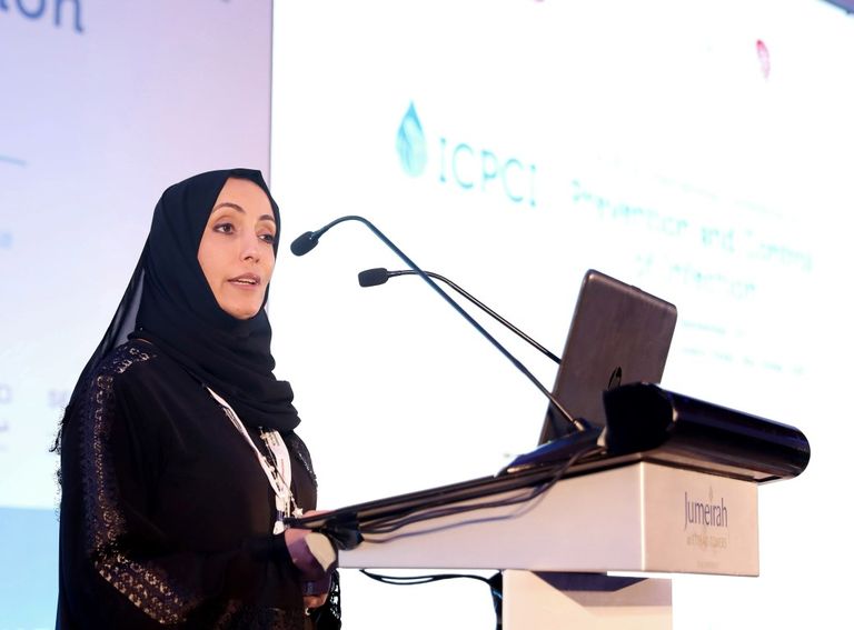شعار وزارة الصحة ووقاية المجتمع الإماراتي