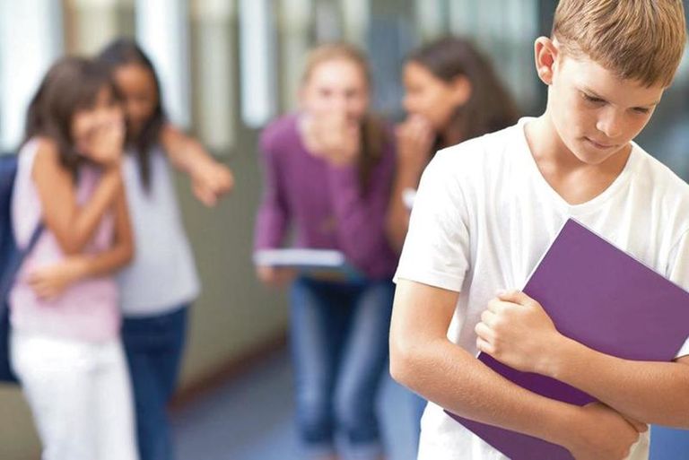 طلاب يتنمرون على زميلتهن - أرشيفية