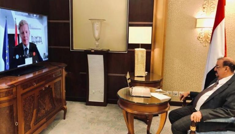 جانب من الاجتماع الافتراضي بين رئيس البرلمان اليمني وسفير الاتحاد الأوروبى