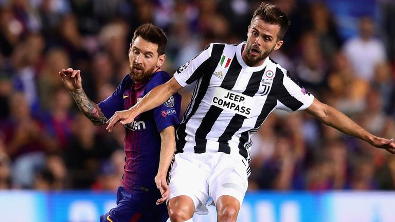 بيانيتش في مواجهة سابقة ضد ليونيل ميسي بيانيتش وكريستيانو رونالدو