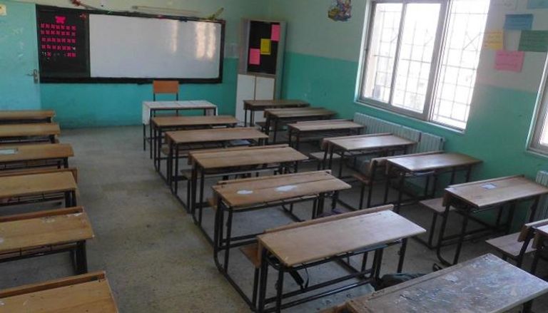 الأردن يغلق المدارس في إطار قيود جديدة بعد قفزة في إصابات كورونا