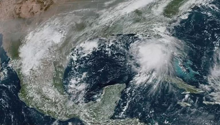العاصفة المدارية سالي تقترب من السواحل الأمريكية