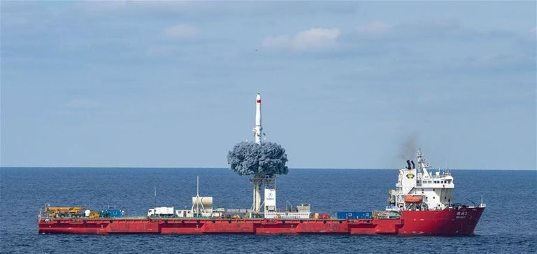 الصين ترسل تسعة أقمار صناعية