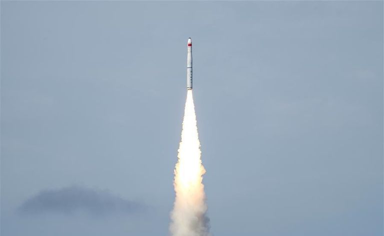 الصين ترسل تسعة أقمار صناعية