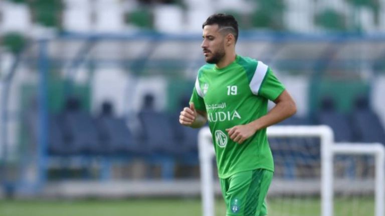 يوسف بلايلي بقميص الأهلي السعودي
