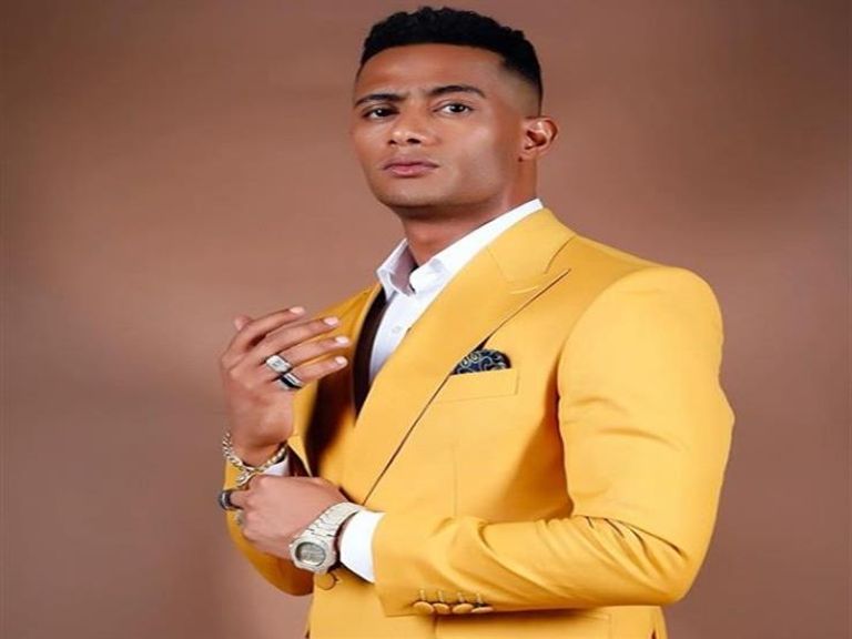 المطرب عمرو دياب