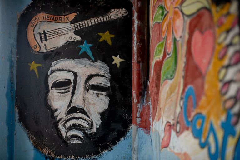 المغرب يحتفي بزيارة جيمي هندريكس