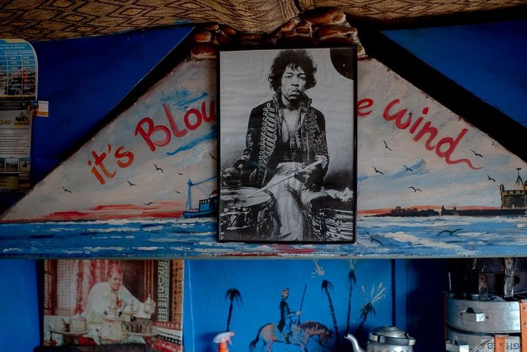 المغرب يحتفي بزيارة جيمي هندريكس