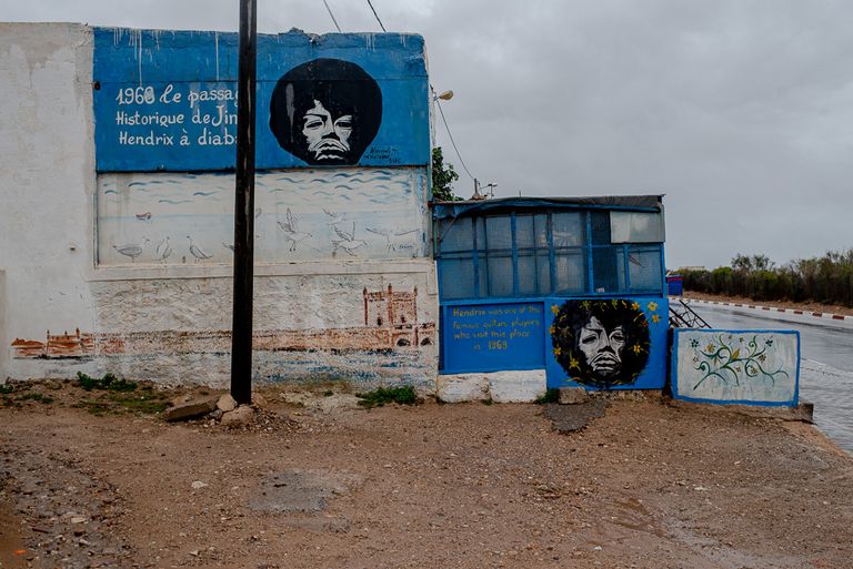 المغرب يحتفي بزيارة جيمي هندريكس