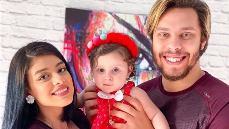 زينب مع ابنتها 