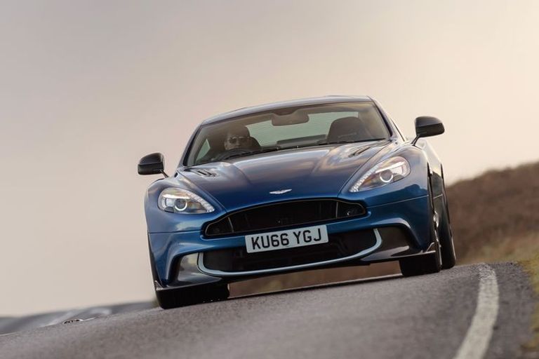 أستون مارتن "فانكويش"  VW Microbus