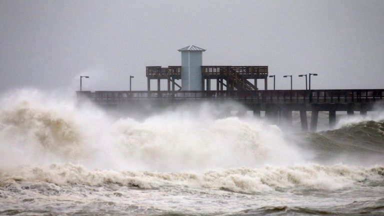 الإعصار سالي يغرق الشوارع في أمريكا