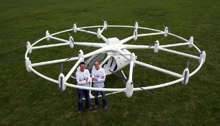 شركة فولوكوبتر Volocopter  أجرت العديد من اختبارات الطيران الواقعية لطائرتها المروحية  في عدة مُدن عالمية مثل دبي و سنغافورة وهلسنكي بالإضافة إلى ألمانيا التاكسي الطائر يستعد للتحليق