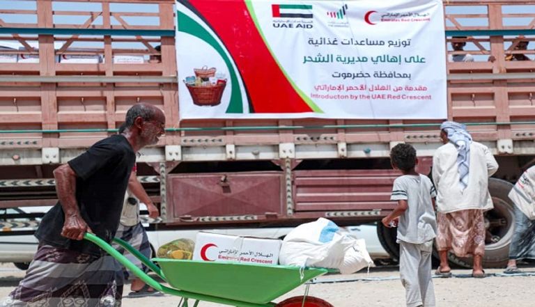 مساعدات إماراتية لأهالي الشحر في حضرموت