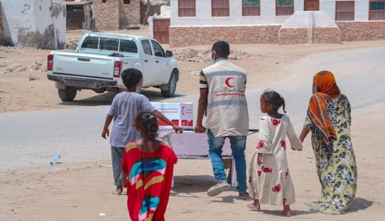مساعدات إماراتية لأهالي الشحر في حضرموت