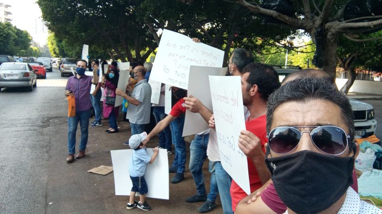 أطفال سوريون في الوقفة الاحتجاجية أمام مقر المفوضية