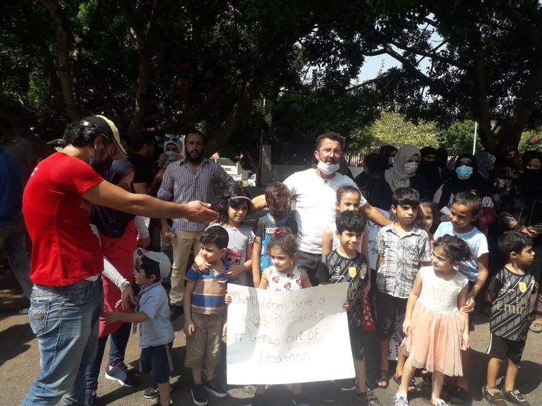 أطفال سوريون في الوقفة الاحتجاجية أمام مقر المفوضية