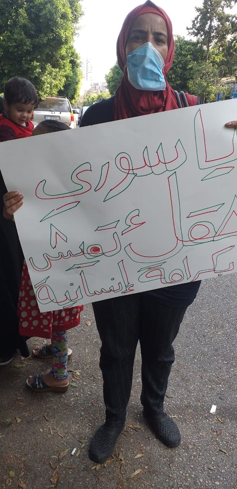 أطفال سوريون في الوقفة الاحتجاجية أمام مقر المفوضية