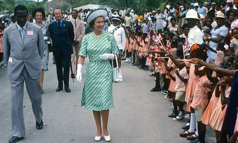 صورة للملكة إليزابيث في بربادوس عام 1977