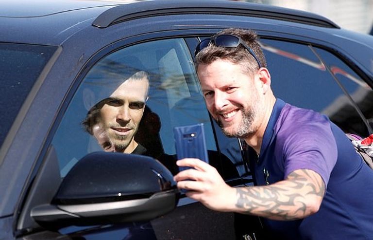 وصول جاريث بيل وريجيلون إلى لندن