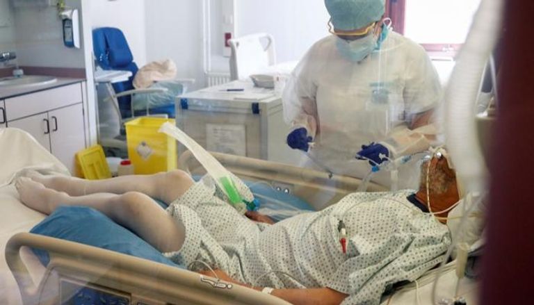 مصابو كورونا بدأوا يتوافدون بكثافة على مستشفيات أوروبا