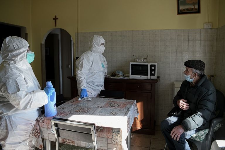 مصابو كورونا بدأوا يتوافدون بكثافة على مستشفيات أوروبا