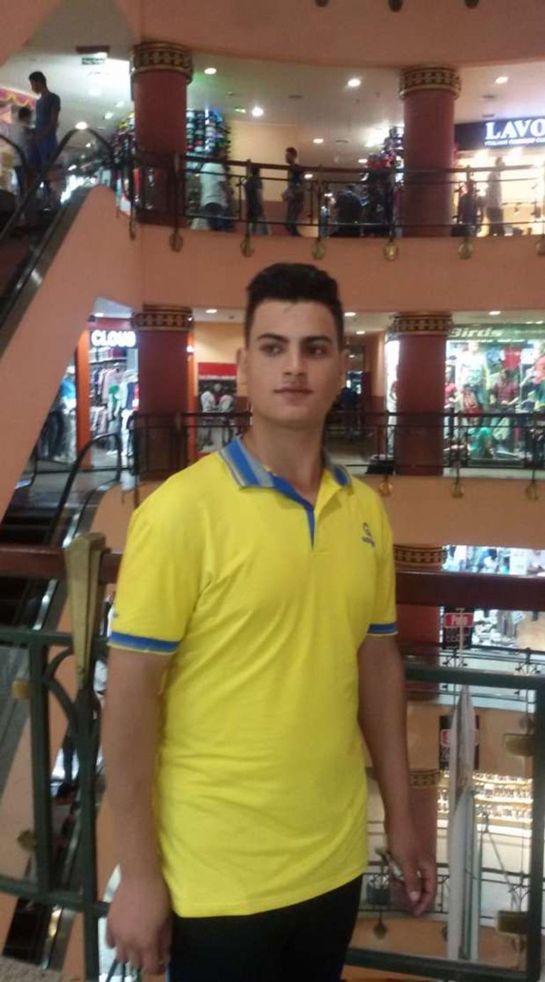 الشاب المصري الراحل محمود