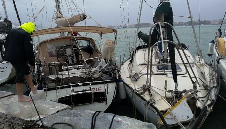 جانب من الدمار الذي خلّفه إعصار "إيانوس"