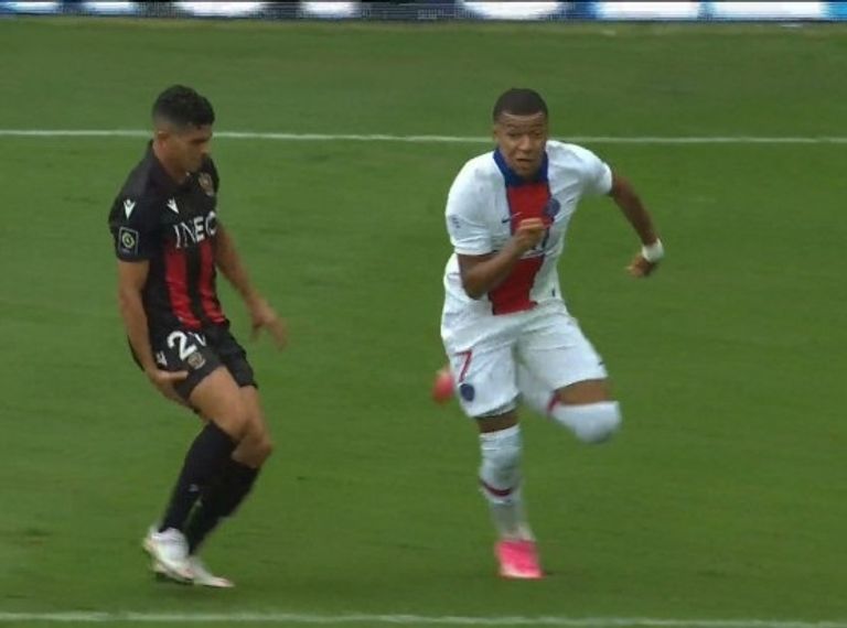 يوسف عطال مع كيليان مبابي يوسف عطال لاعب نيس الفرنسي