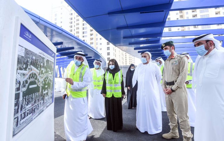 لحظة افتتاح هيئة الطرق والمواصلات في إمارة دبي، جسر للمشاة