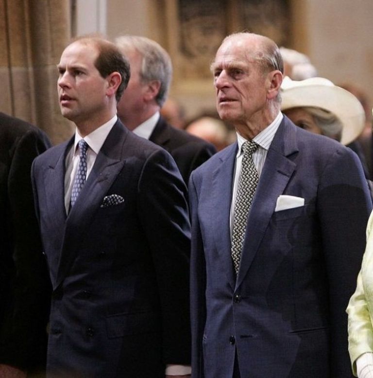 الأمير فيليب دوق إدنبرة ونجله الأكبر الأمير تشارلز أمير ويلز