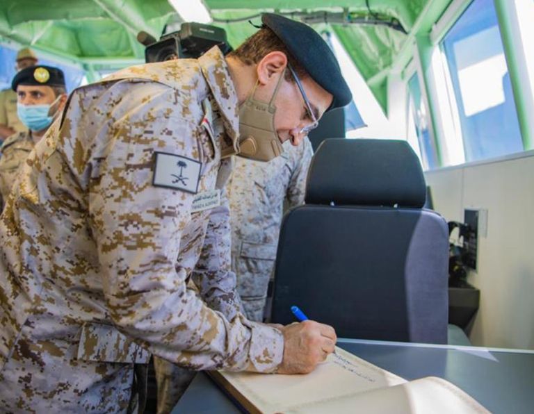 مراسم تسليم واستلام زوارق الاعتراض السريعة حفل تسلـيم الزوارق الفرنسية للبحرية الـسعودية