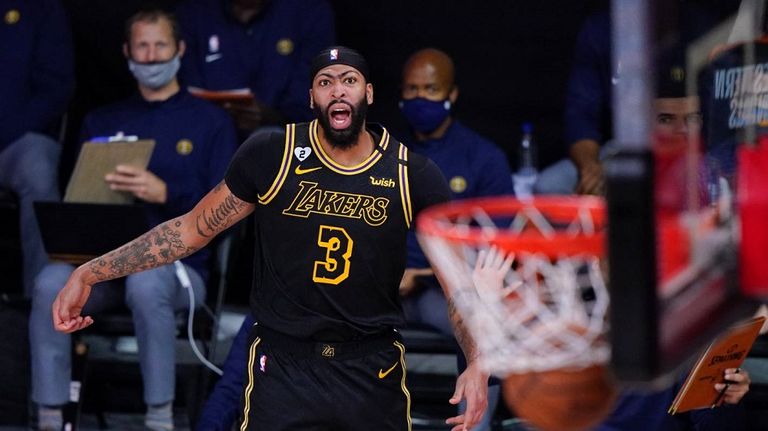 ثلاثية أنطوني ديفيز القاتلة ليبرون جيمس وأنطوني ديفيز