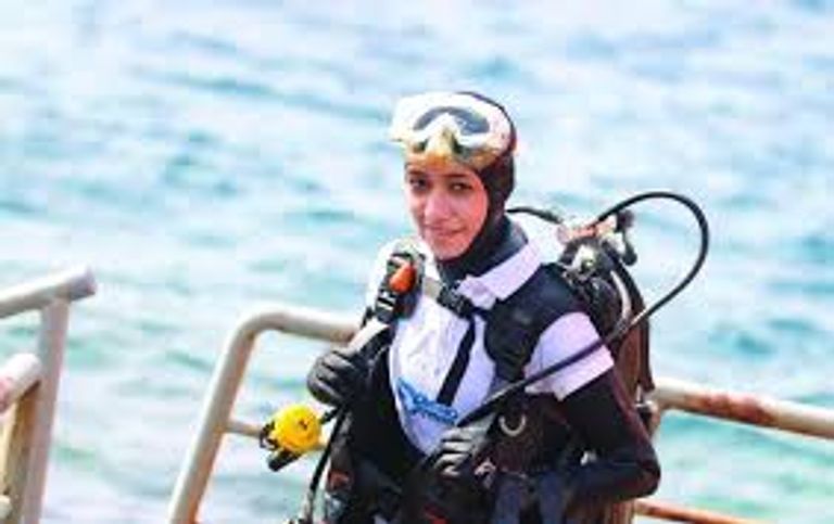 رها محرق أول سعودية وأصغر امرأة عربية تتسلق جبال إيفرست